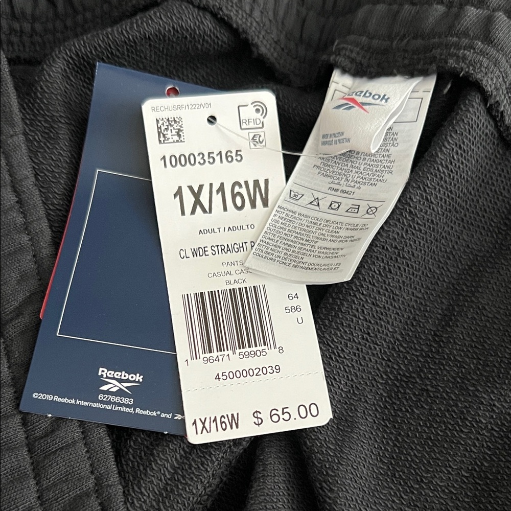 Reebok Women’s Black Wide Straight Joggers, NWT, Retails $65.  Size 1X (16W)